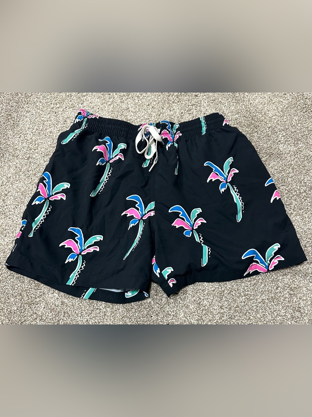 Chubbies The Havana Nights Black Palms 5.5” Swim Trunks M